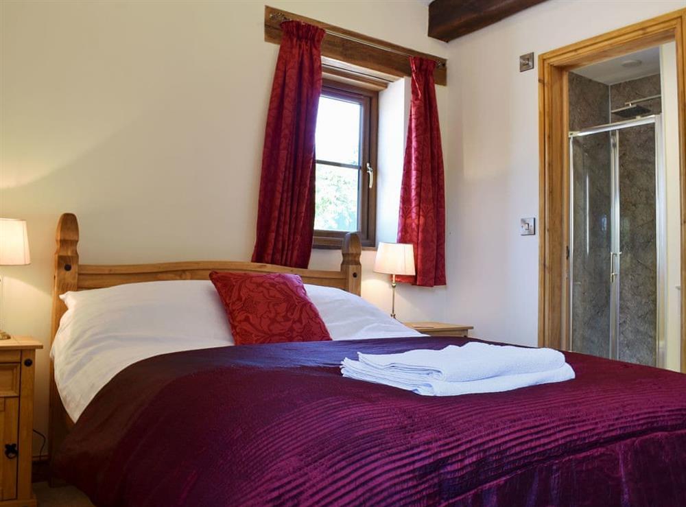 Double bedroom with en-suite at Cider Press Barn, 