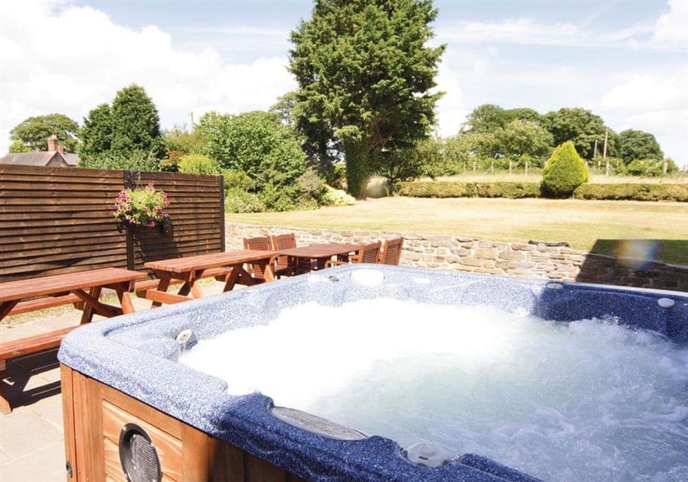 Hot tub at Little Brampton in Bucknell, Shropshire