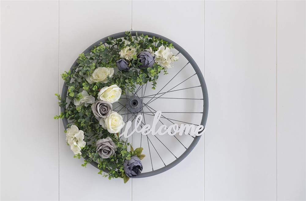 A welcome wreath on the front door