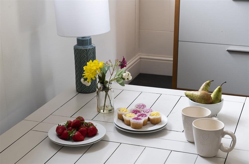 Cupcakes and fruit on the dining table