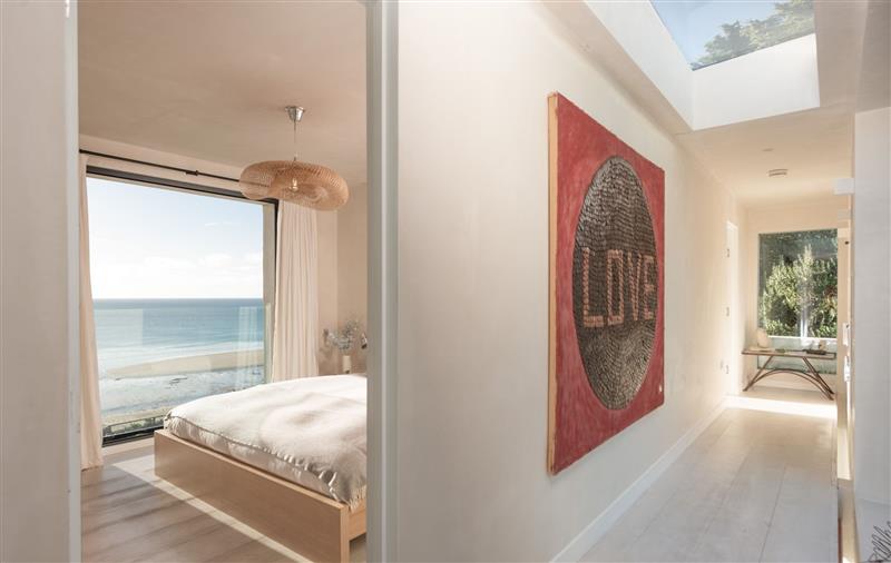 This is a bedroom at Little Cottage and Love Shack, Cornwall