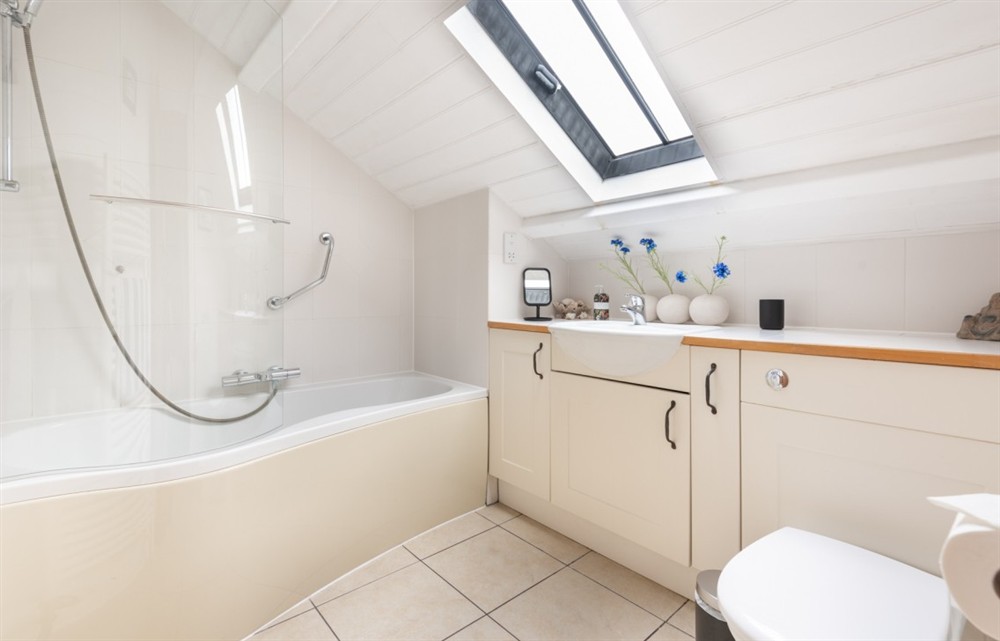 Bathroom at Little Cumery in Aveton Gifford
