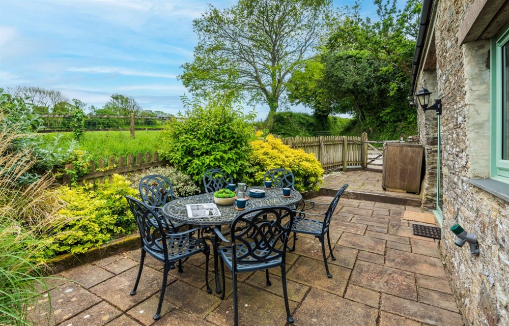 This is the garden (photo 4) at Little Cumery in Aveton Gifford