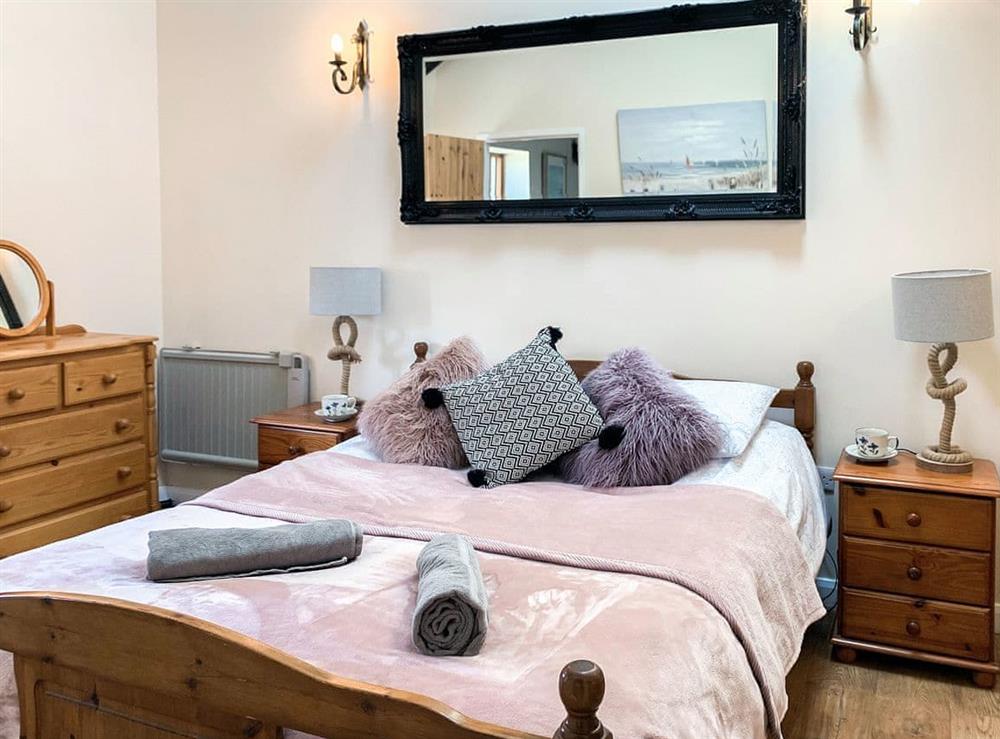 Relaxing double bedroom at Nuthatch Barn, 