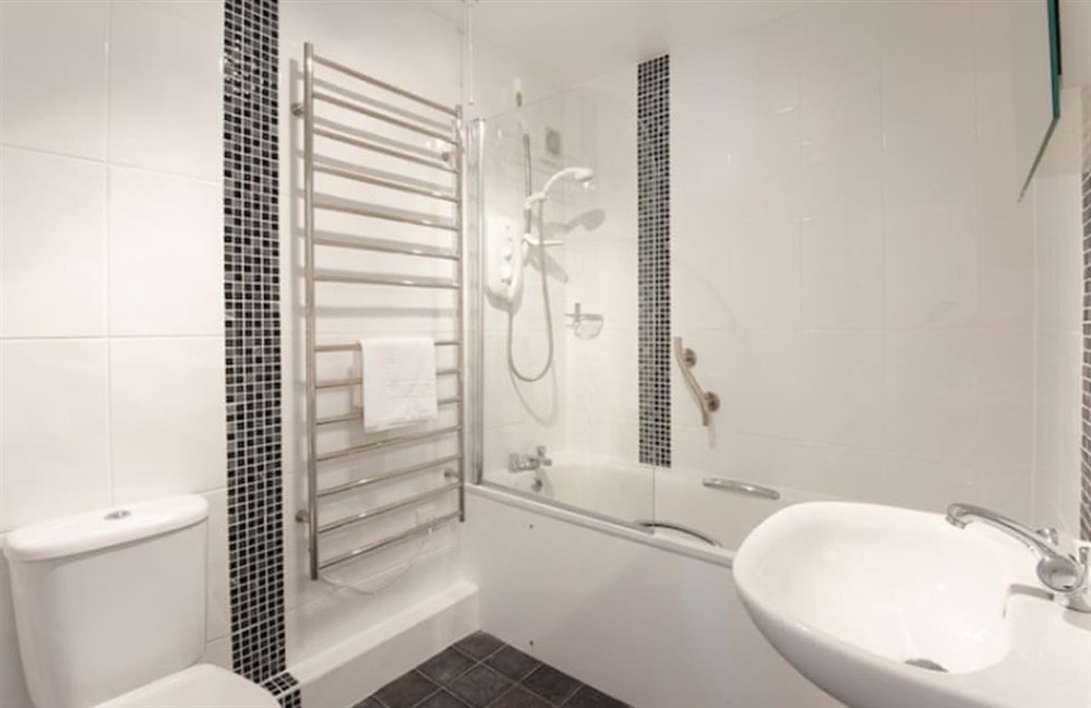 Bathroom at Little Egret in St Mawes, Cornwall