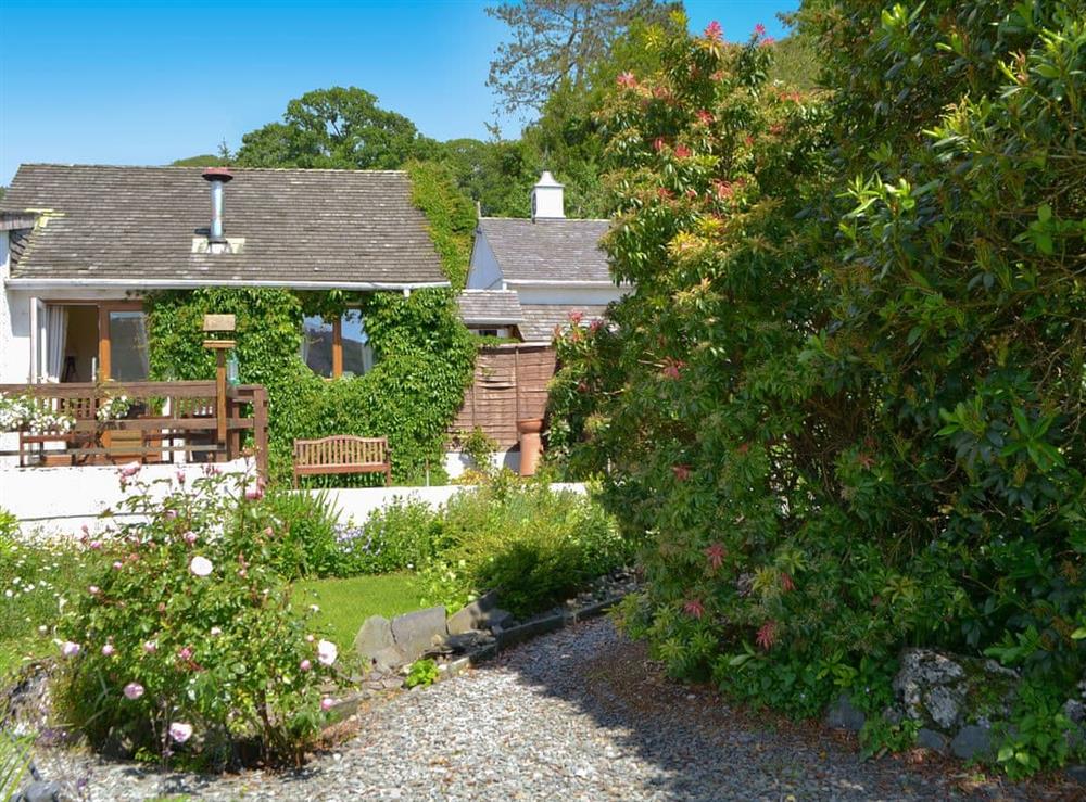 Attractive garden and grounds (shared) at Little Esthwaite Cottage, 