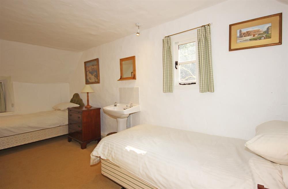 Second twin bedroom at Little Horsecombe in Higher Batson, Salcombe
