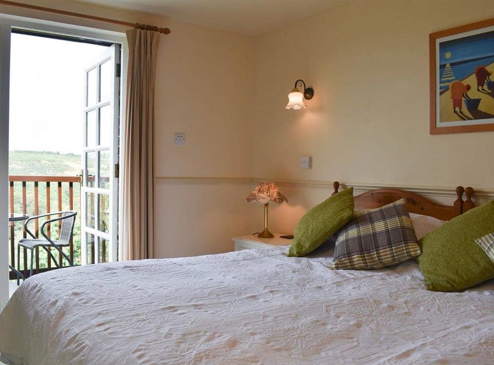 Lovely and welcoming bedroom with balcony at Little Larnick in Looe, Cornwall