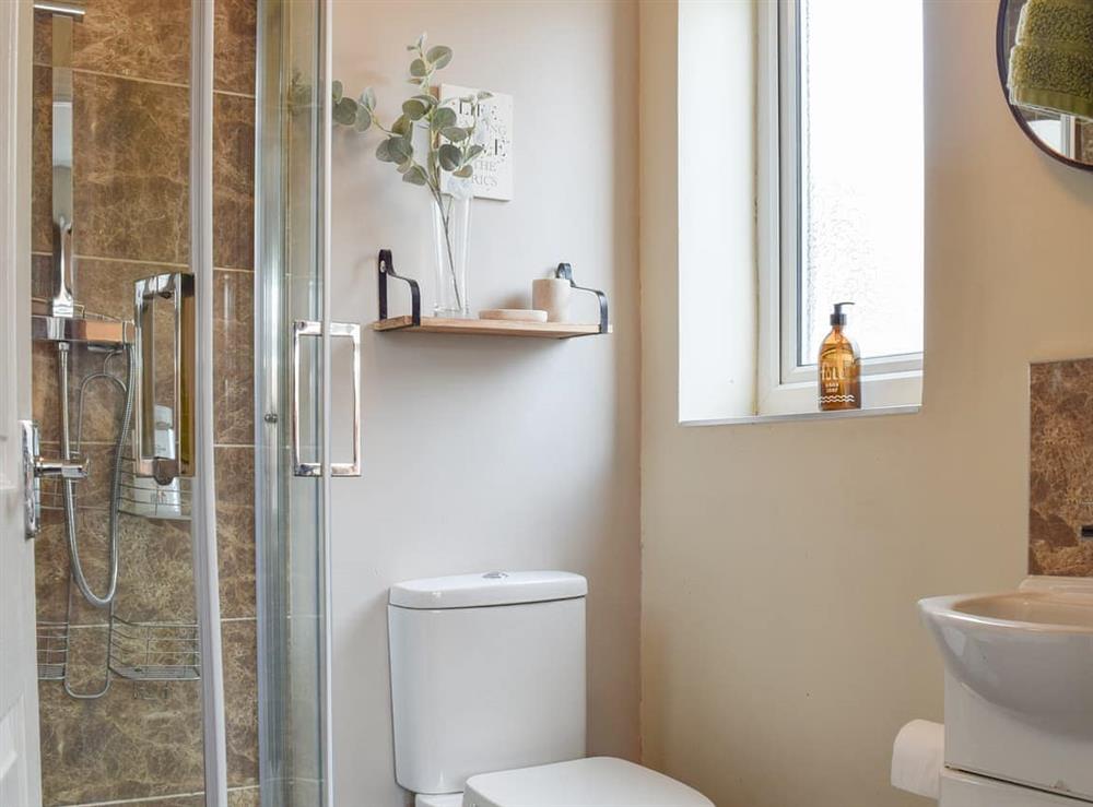 En-suite at Little Lodge in Walcote, near Lutterworth, Leicestershire