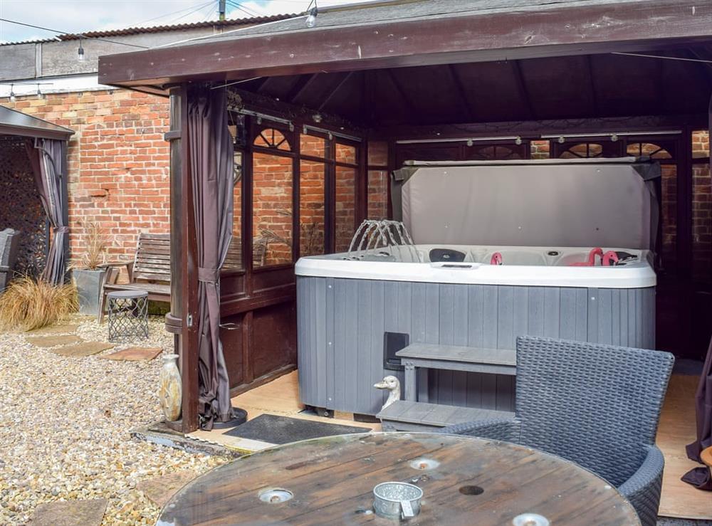 Hot tub (photo 2) at Little Lodge in Walcote, near Lutterworth, Leicestershire