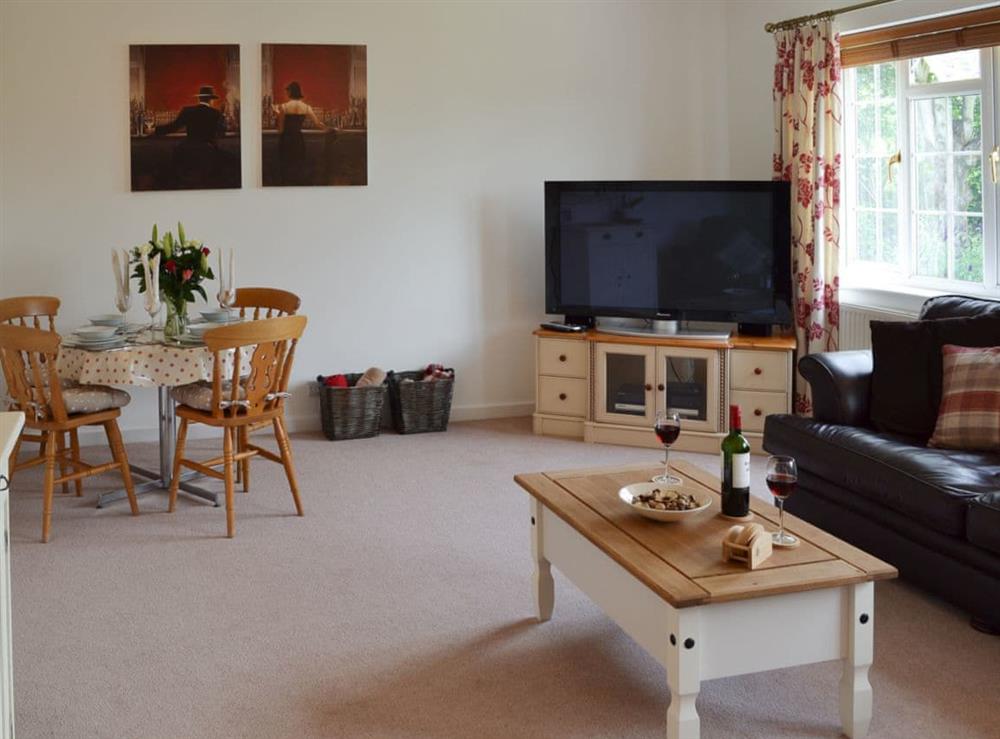 Living room with dining area at Little Longmead in Findon, near Worthing, West Sussex