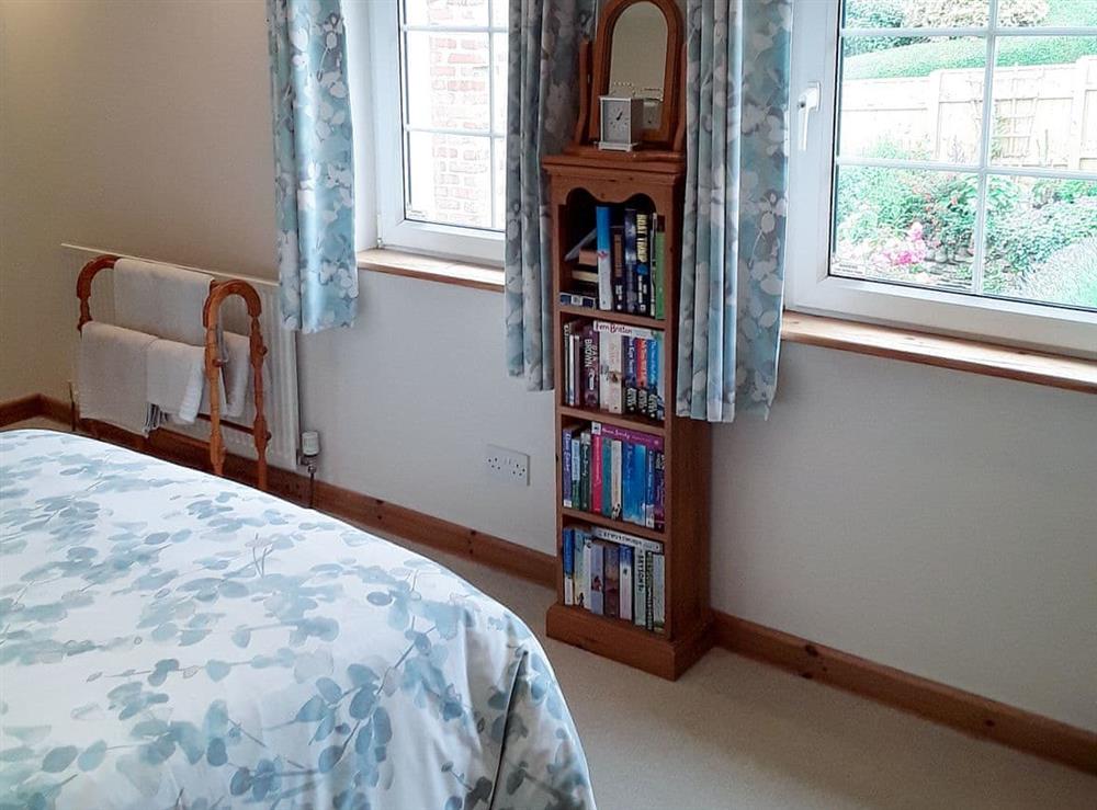 Double bedroom (photo 2) at Little Lookover in Porth, near Newquay, Cornwall