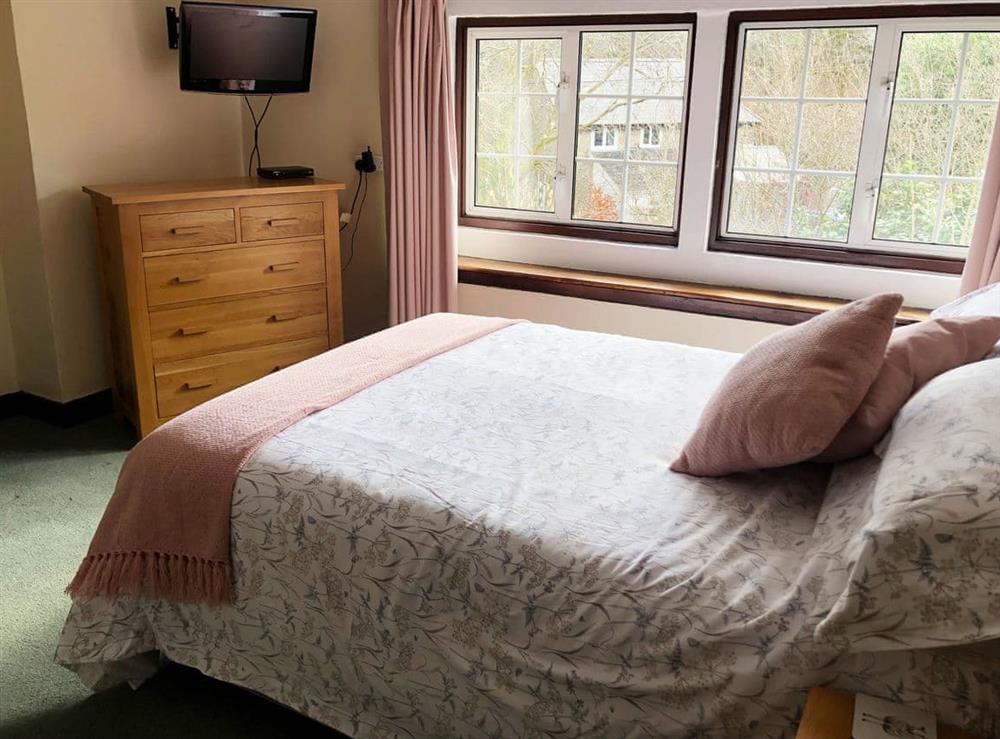 Double bedroom (photo 2) at Little Meadow in Hexworthy, near Yelverton, Devon