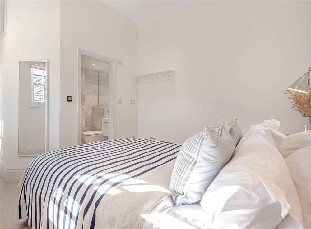 Double bedroom (photo 5) at Little Mount in St Mawes, Cornwall