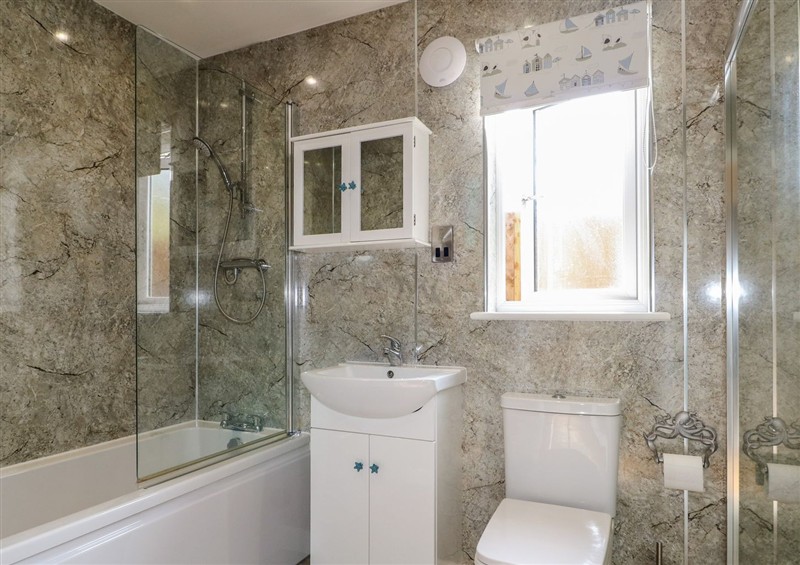 The bathroom at Little Nest, Medstead