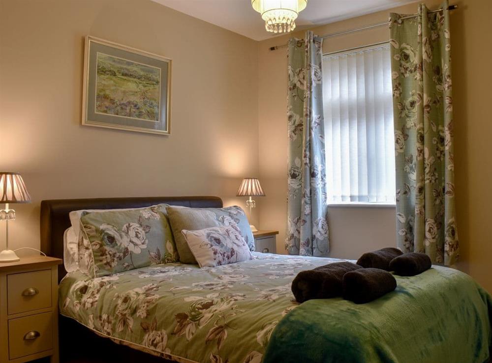 Double bedroom (photo 3) at Little Oak in Whitby, North Yorkshire