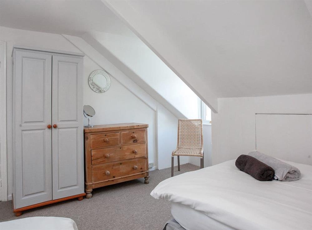 Twin bedroom (photo 2) at Little Quoin in Fowey, Cornwall