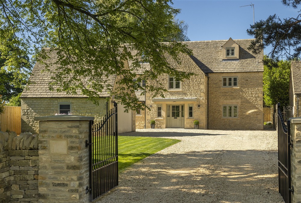 Welcome to Little Tithe, Bourton-on-the-Hill, Near Moreton-in-Marsh, Cotswolds at Little Tithe, Bourton-On-The-Hill