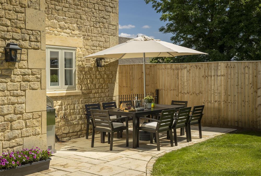 Al-fresco dining on the sunny patio at Little Tithe, Moreton-in-Marsh