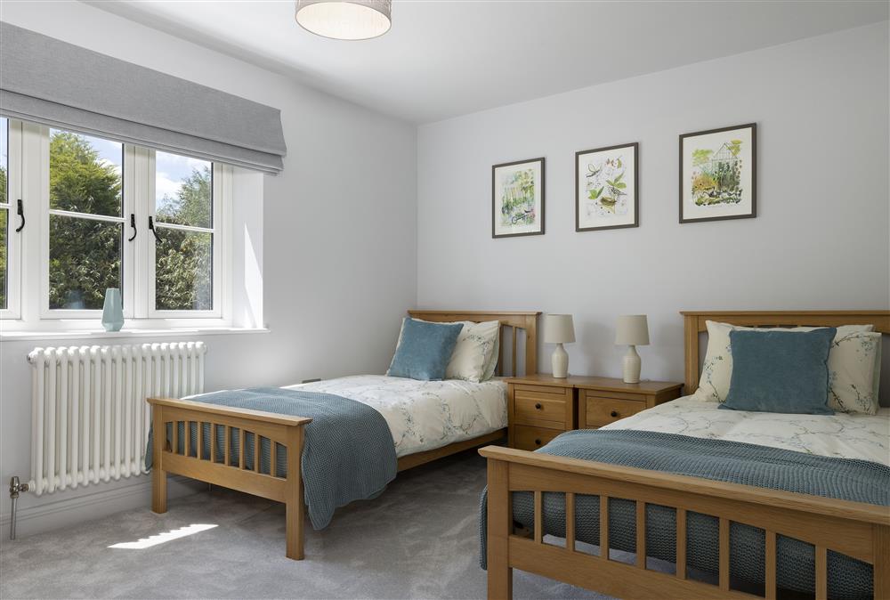 First floor: Bedroom four with twin single 3ft beds at Little Tithe, Moreton-in-Marsh