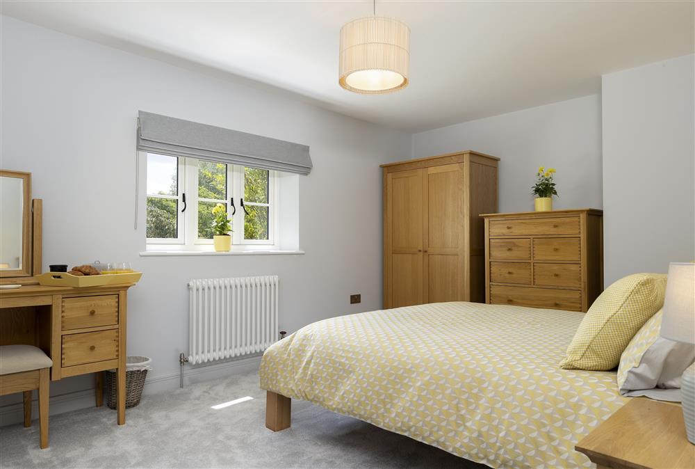First floor: Bedroom one with a 5ft king-size bed (photo 2) at Little Tithe, Moreton-in-Marsh