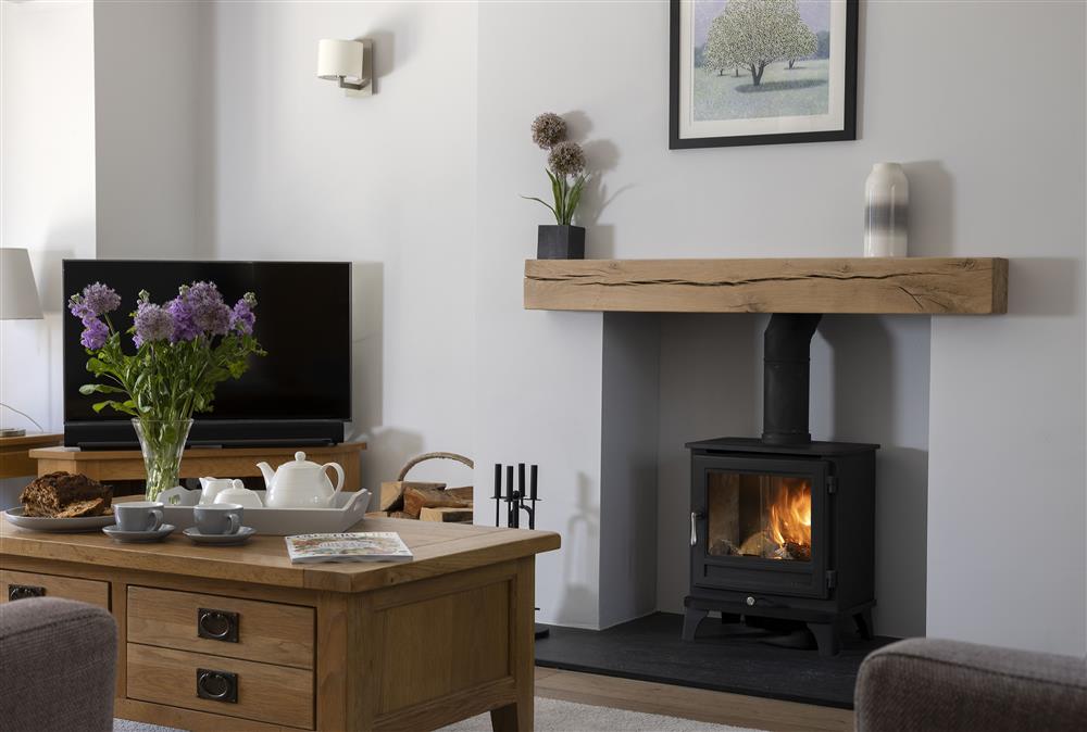 Ground floor: Sitting room with cosy wood burning stove, perfect for cooler evenings at Little Tithe, Moreton-in-Marsh