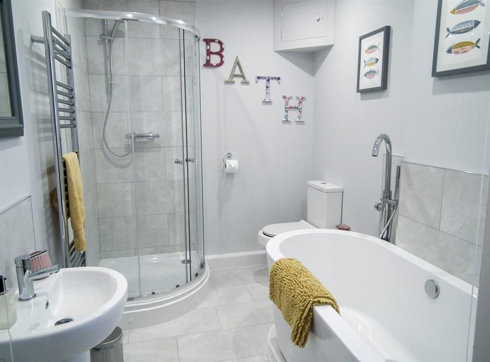 Well presented bathroom at Little Vines in Baughton, near Upton-upon-Severn, Worcestershire