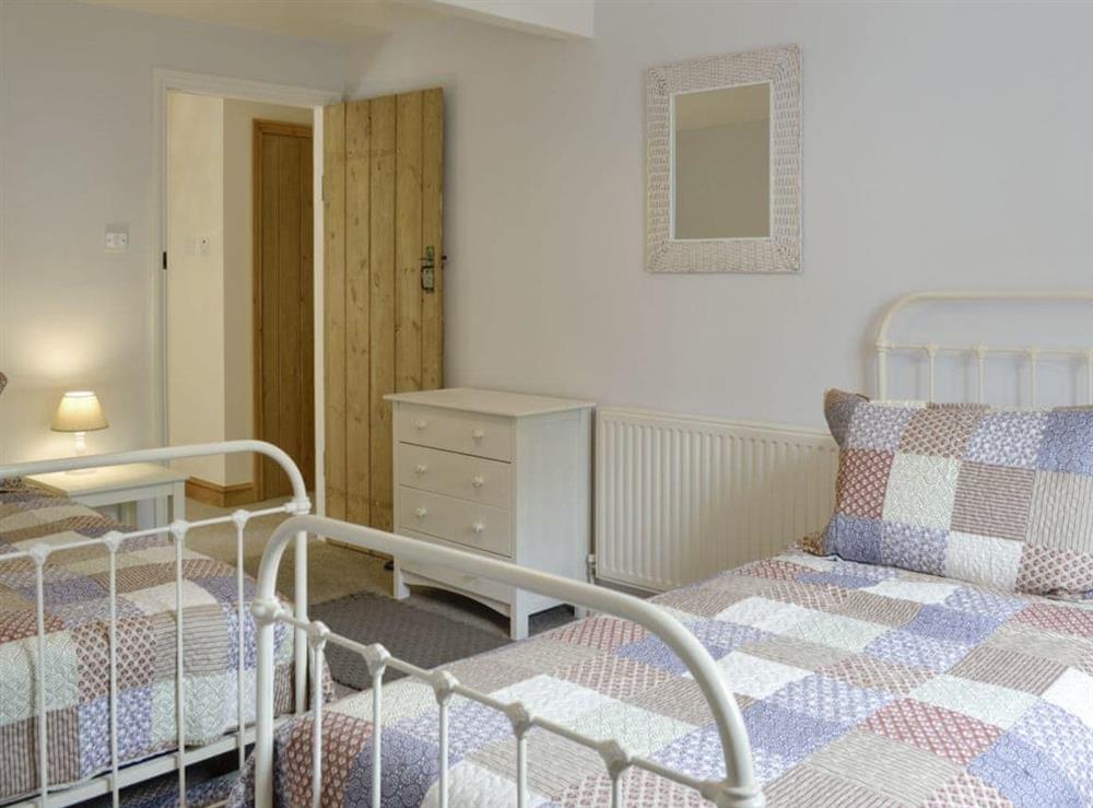 Light and airy twin bedroom at Little Warham Cottage in Beaford, near Torrington, Devon