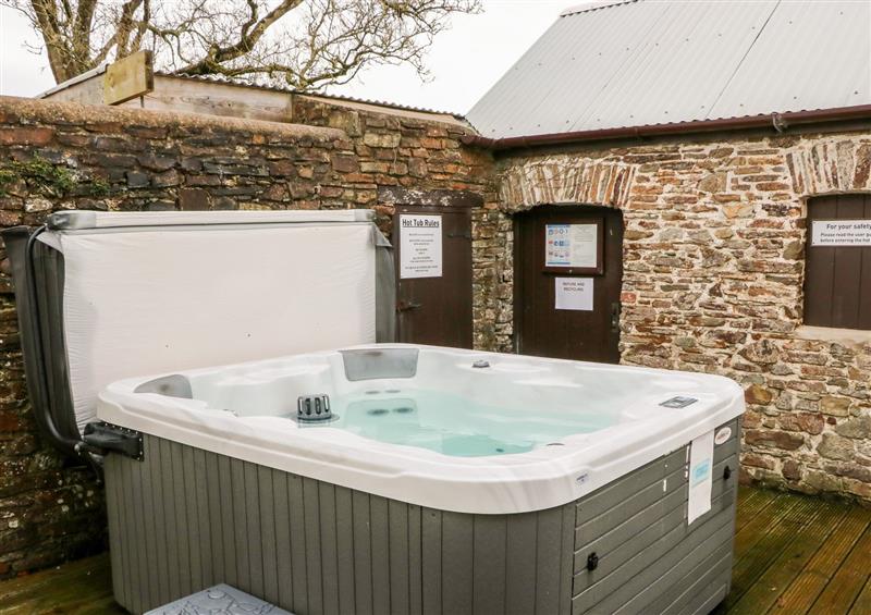 The hot tub at Littleham Court Cottage, Littleham near Bideford