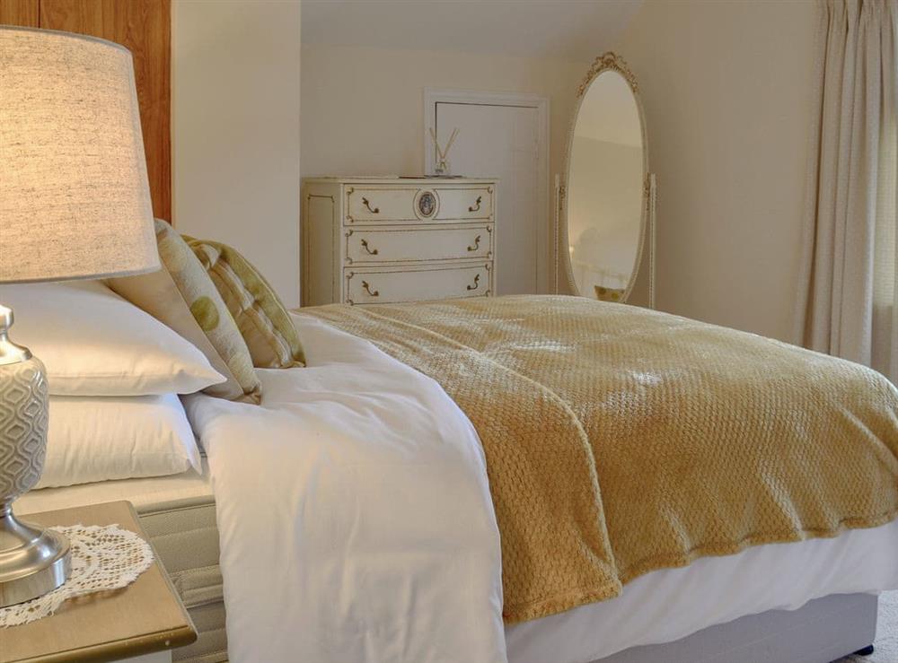 Double bedroom with an additional single bed (photo 2) at Littlewood in Newquay, Cornwall