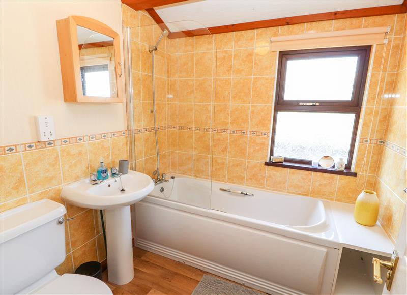 The bathroom (photo 2) at Livingstones Lodge, Moota near Cockermouth