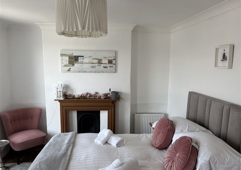 A bedroom in Lizzy's Cottage (photo 2) at Lizzys Cottage, Brixham