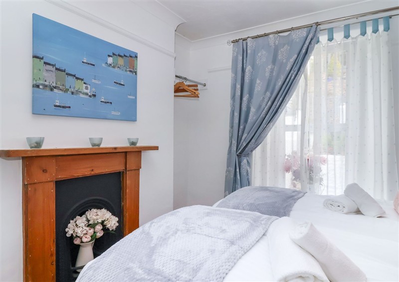 A bedroom in Lizzy's Cottage (photo 3) at Lizzys Cottage, Brixham