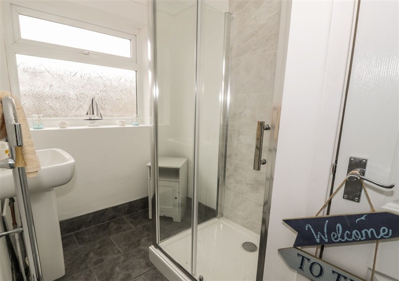 The bathroom at Llain Delyn, Capel Mawr near Malltraeth