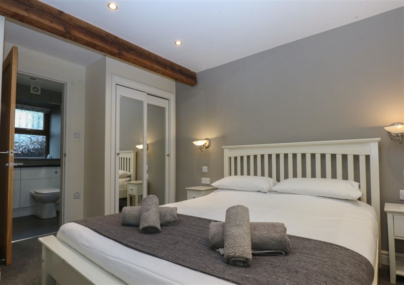 This is a bedroom (photo 2) at Llofft Yr Yd, Porthmadog