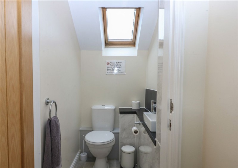 This is the bathroom at Llofft Yr Yd, Porthmadog