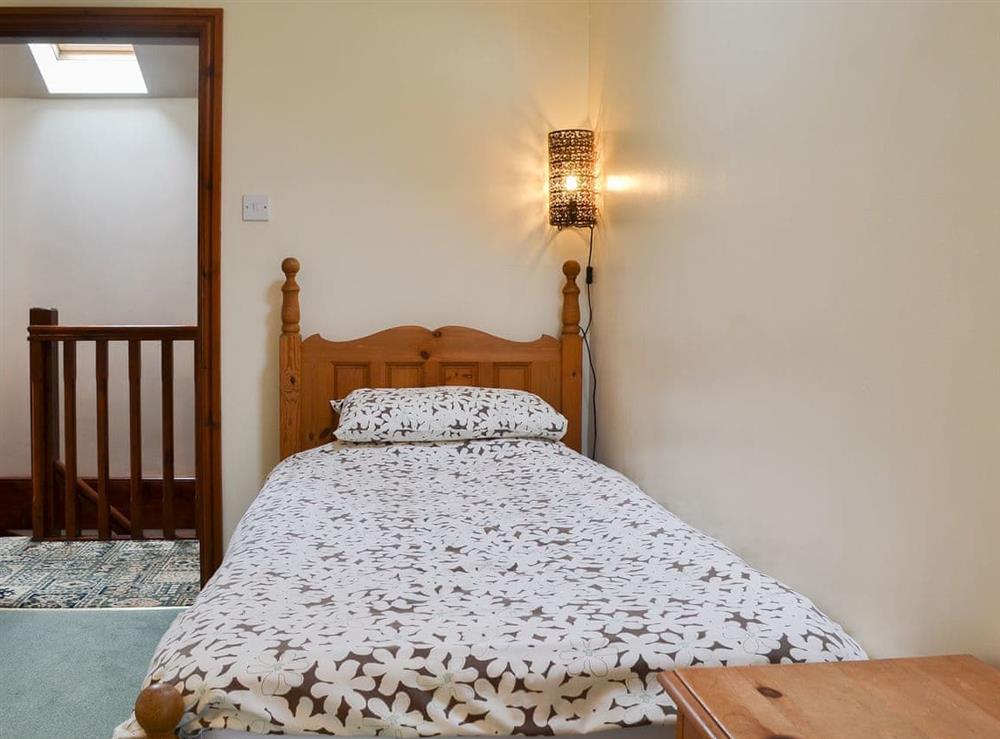 Twin bedroom (photo 2) at Lloft Yr Yd in Caernarfon, Gwynedd