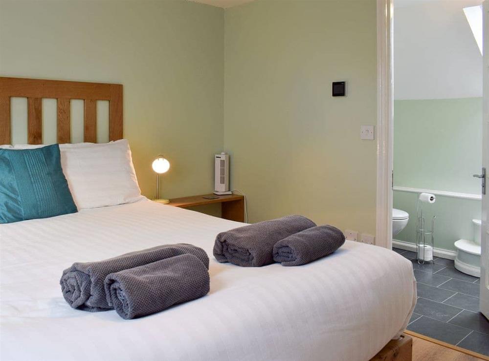 Peaceful en-suite double bedroom at The Coach House, 