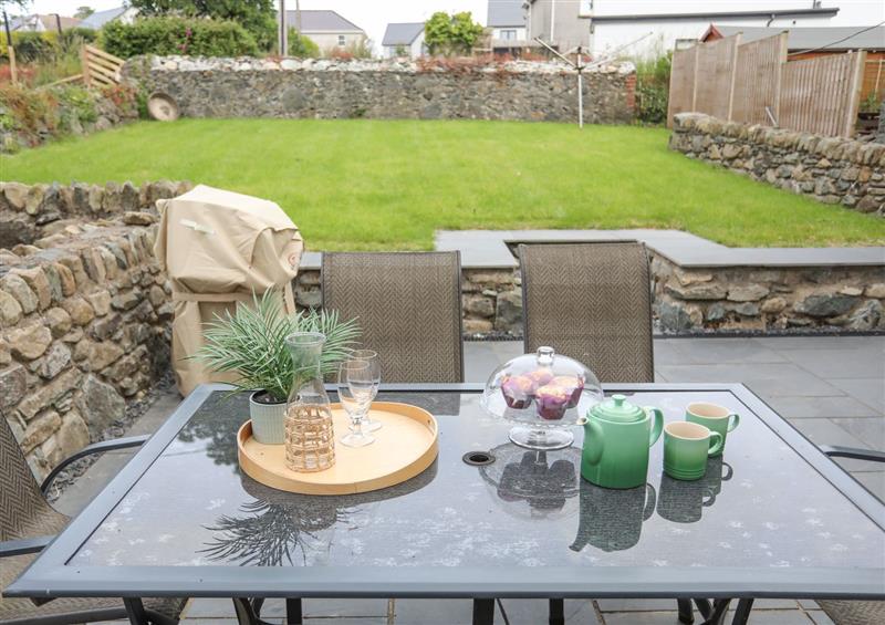 The patio in Llwyn Onn 2 bed