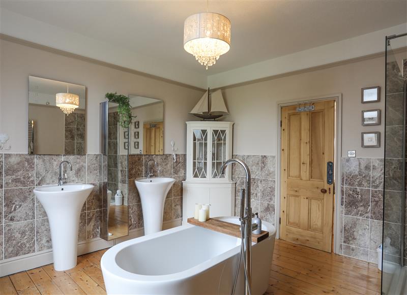 The bathroom (photo 3) at Llwyn Onn, Criccieth