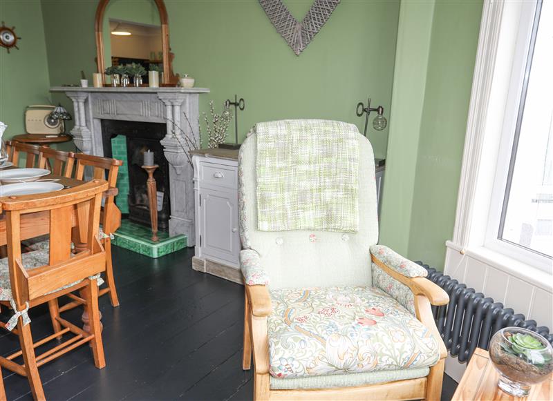 The living area (photo 2) at Llwyn Onn, Criccieth