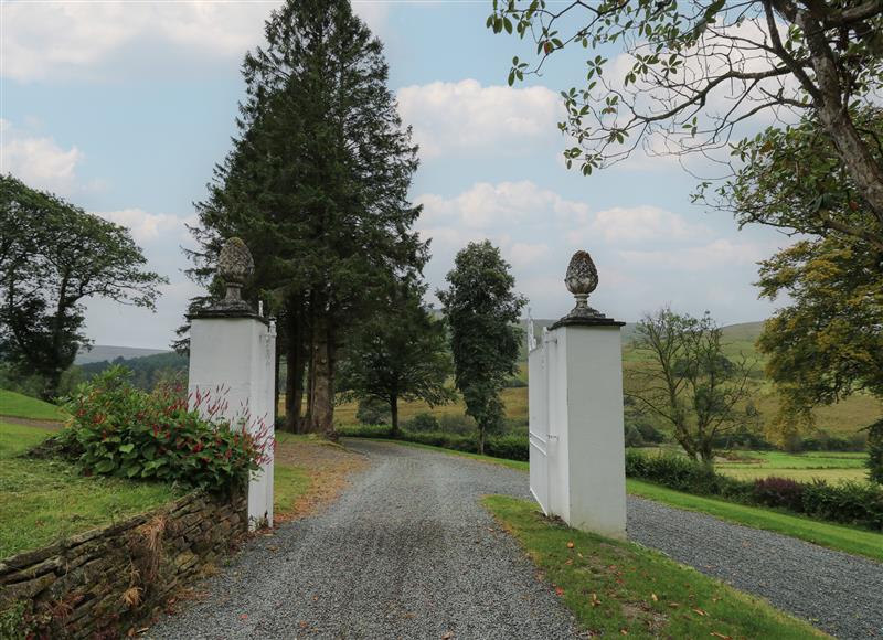 The setting around Llwynderw Hall