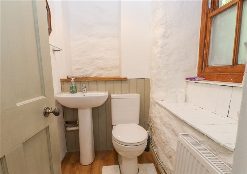 Bathroom at Llys Emrys, Beddgelert