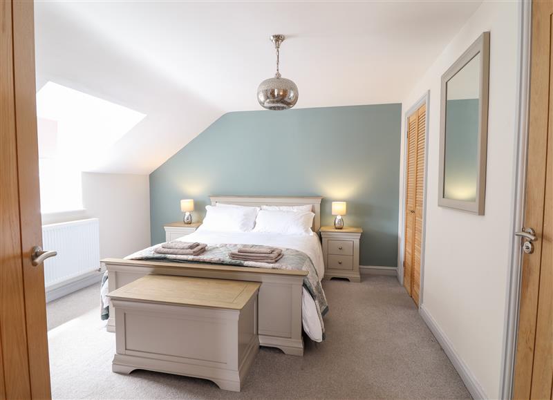 This is a bedroom (photo 2) at Llys Tirion, Llandderfel near Bala