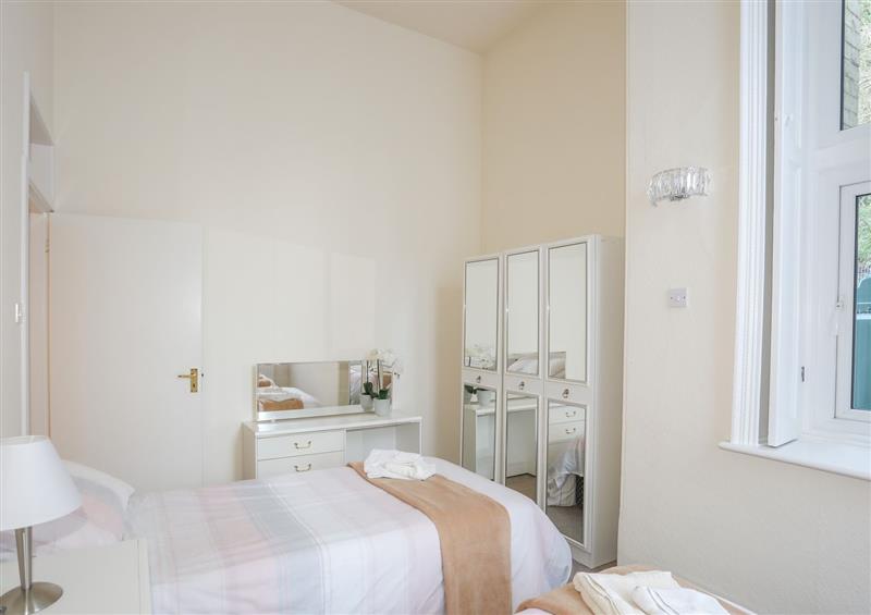 One of the 5 bedrooms (photo 5) at Llys y Graig, Pentraeth