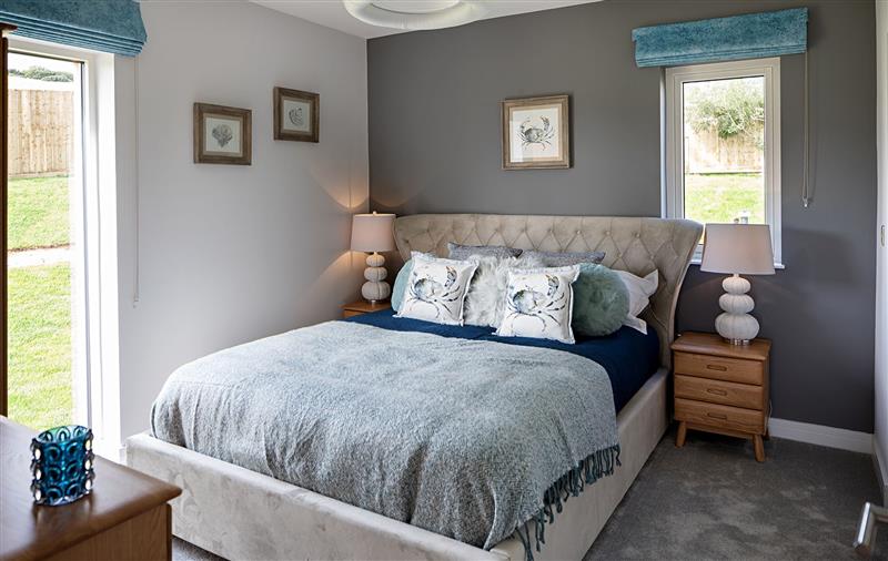 A bedroom in Lobbs Cottage at Lobbs Cottage, Cornwall