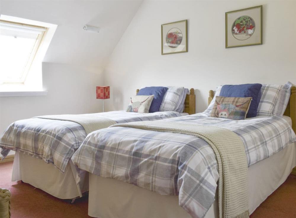 Light and airy twin bedroom at The Ploughmans, 