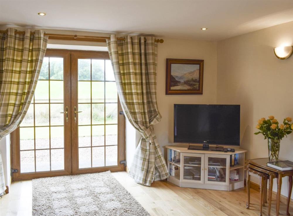 Living room with double doors to rear patio and garden at The Ploughmans, 