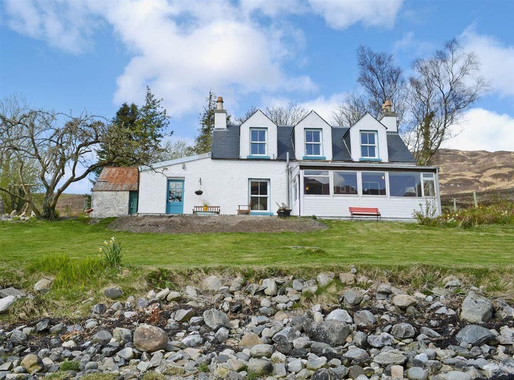 Fabulous detached property at Loch Shore Cottage in Dornie, near Kyle, Ross-Shire