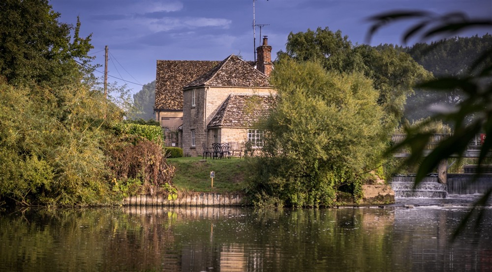 The exterior of Lock Cottage, Oxfordshire (photo 3) at Lock Cottage in Faringdon, Oxfordshire